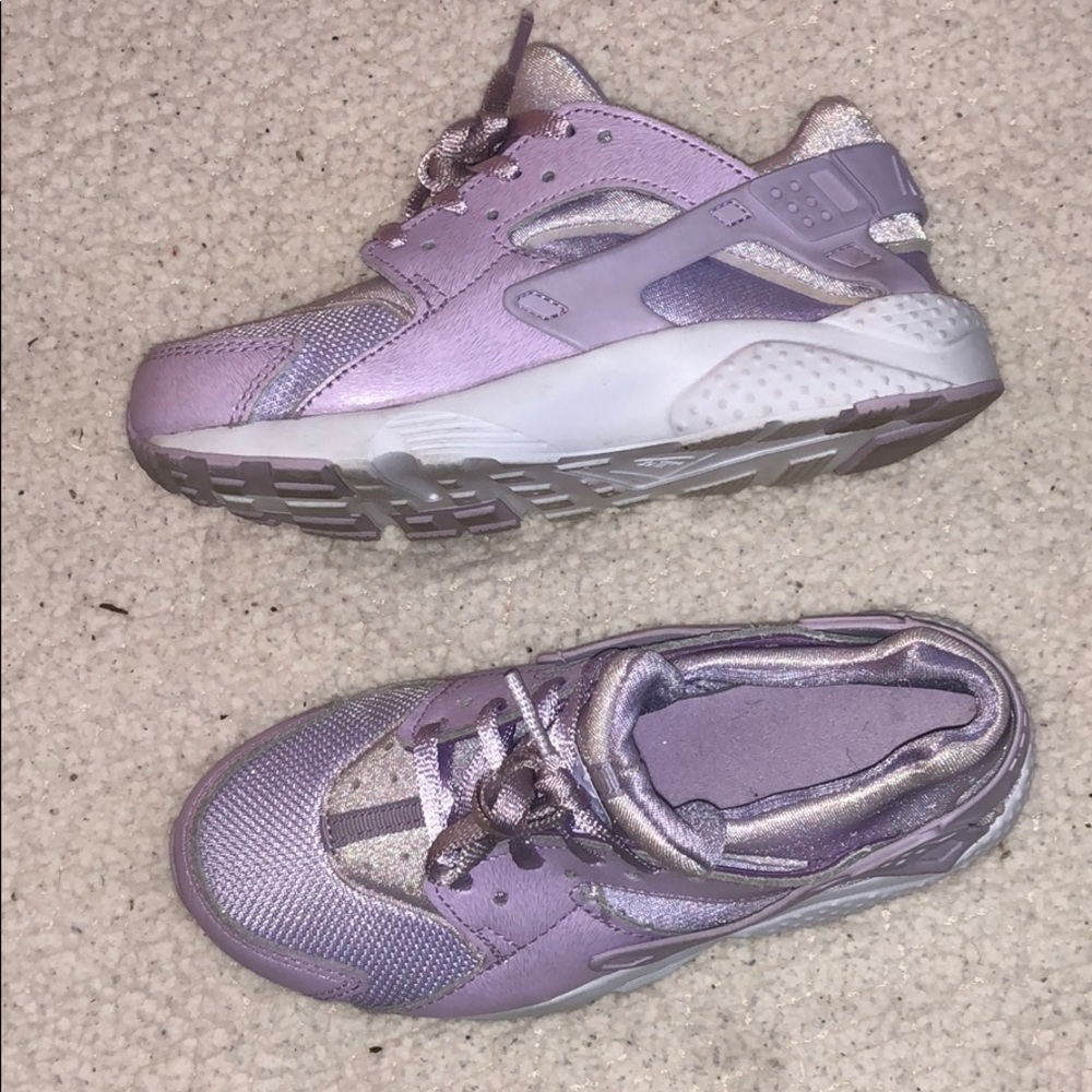 Little girls purple nike huaraches